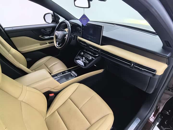 Фото 12 - Lincoln Corsair