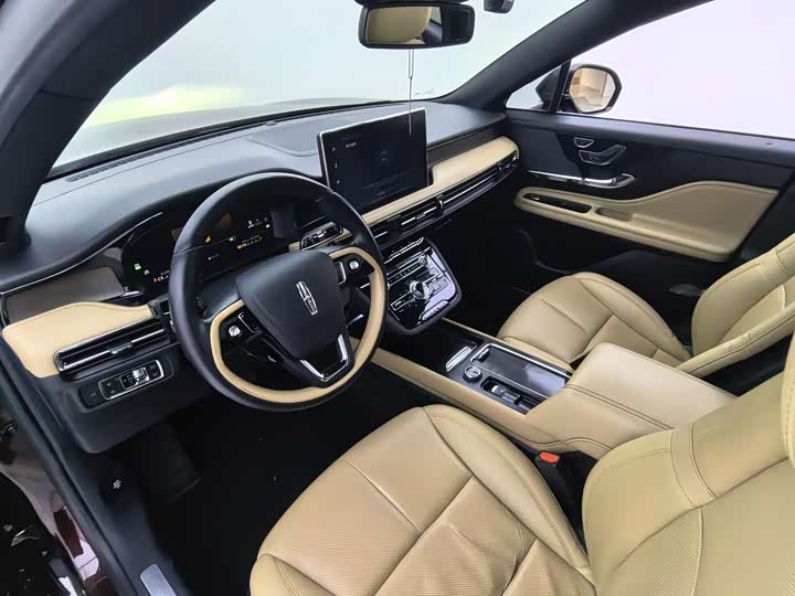 Фото 13 - Lincoln Corsair