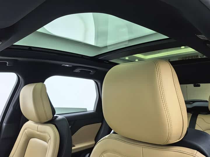 Фото 16 - Lincoln Corsair