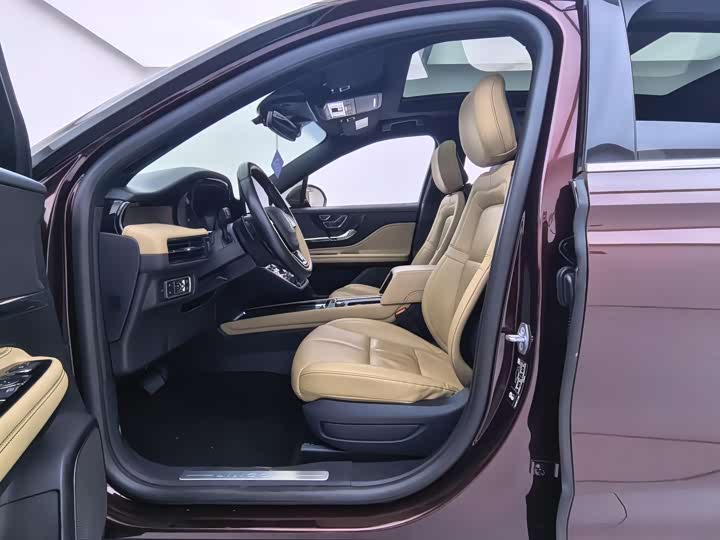 Фото 17 - Lincoln Corsair