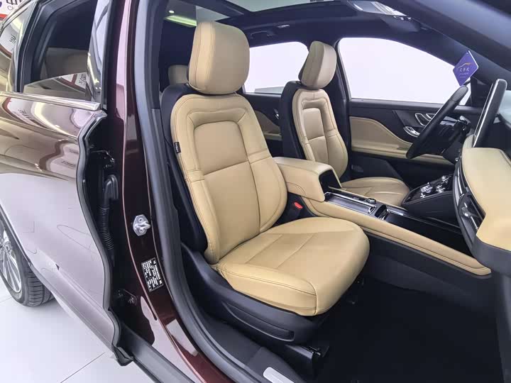 Фото 6 - Lincoln Corsair