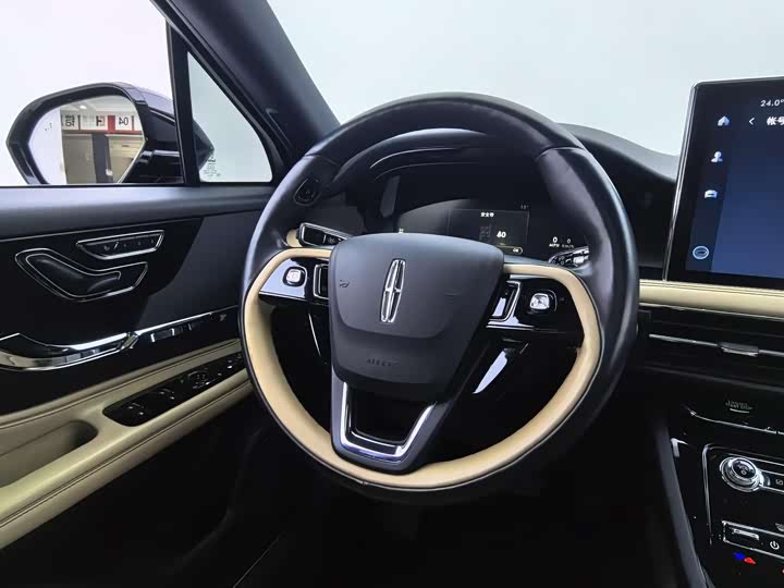 Фото 9 - Lincoln Corsair