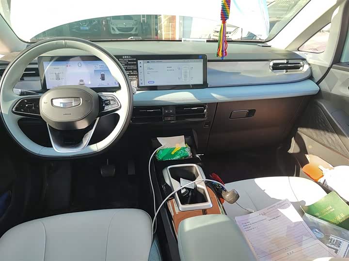 Фото 10 - Geely Geometry E Firefly