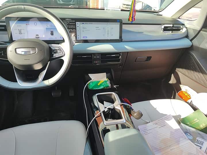 Фото 13 - Geely Geometry E Firefly