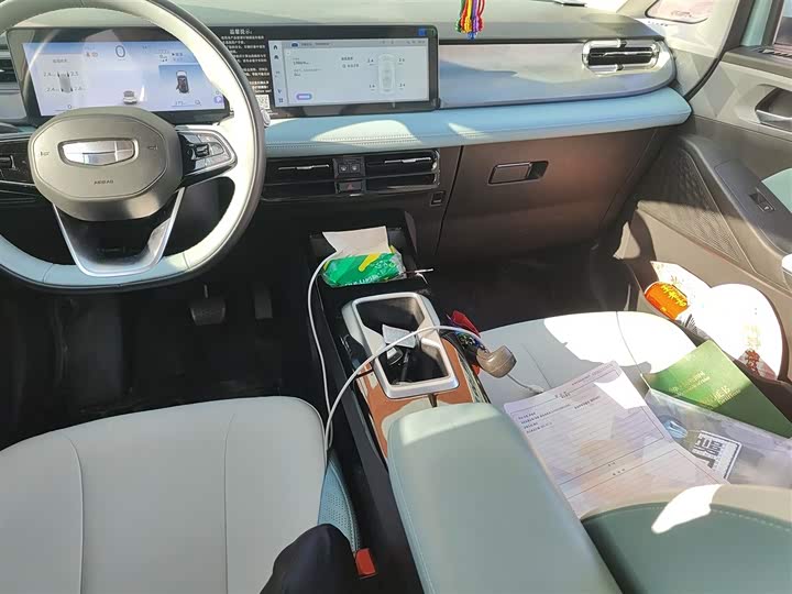 Фото 14 - Geely Geometry E Firefly