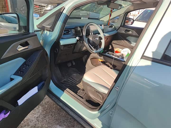 Фото 16 - Geely Geometry E Firefly