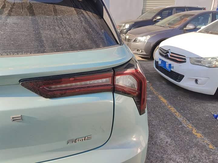 Фото 8 - Geely Geometry E Firefly