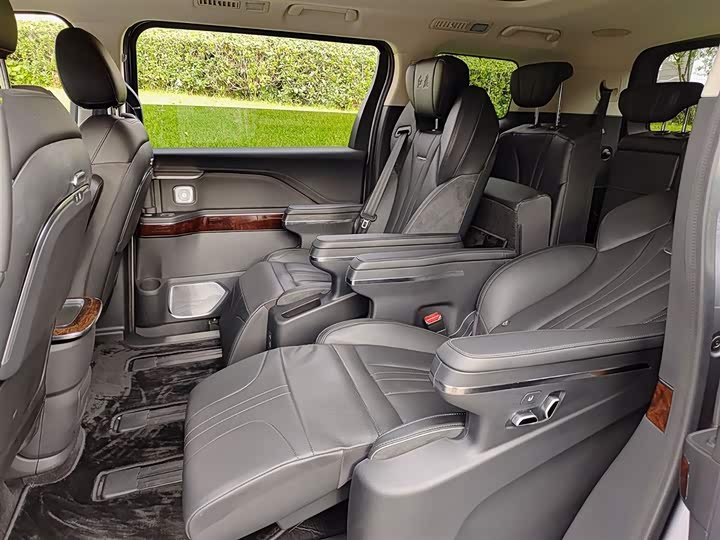 Фото 8 - Hongqi HQ9