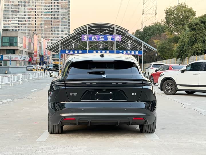 Фото 10 - Nio ET5T