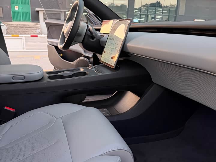 Фото 6 - Nio ET5T