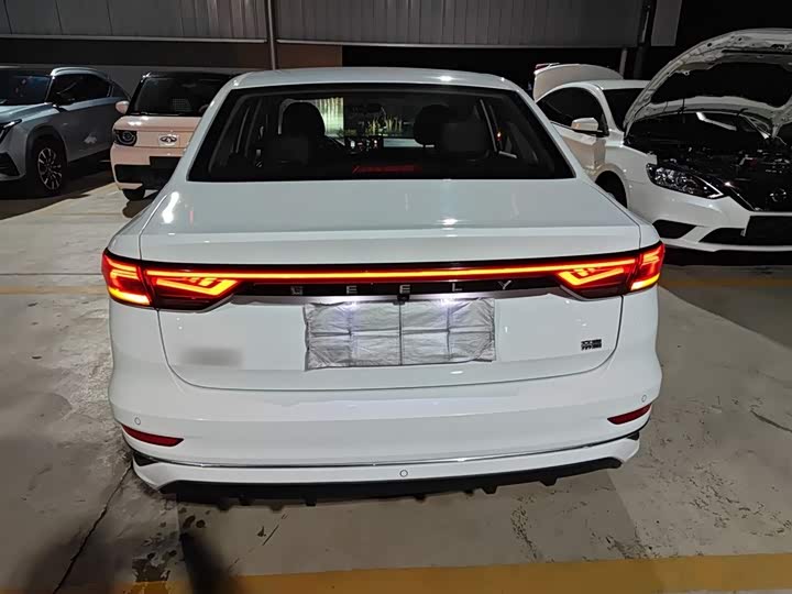 Фото 6 - Geely Emgrand