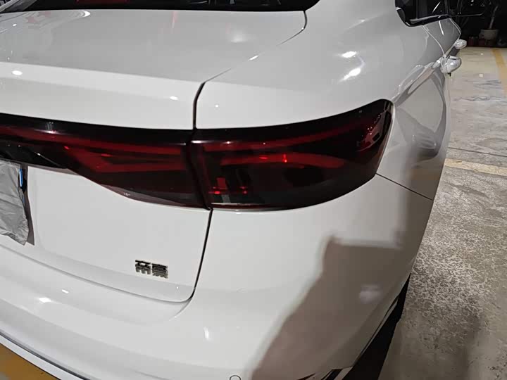 Фото 8 - Geely Emgrand