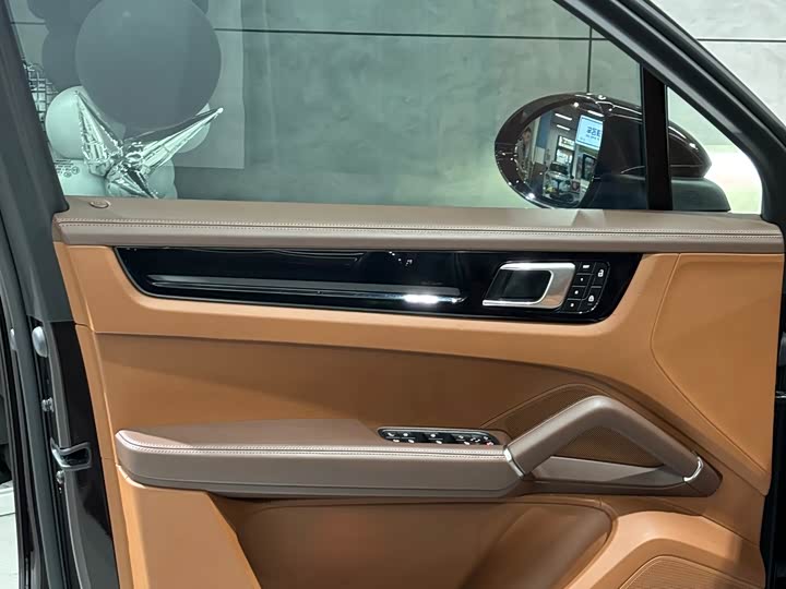 Фото 12 - Porsche Cayenne Hybrid