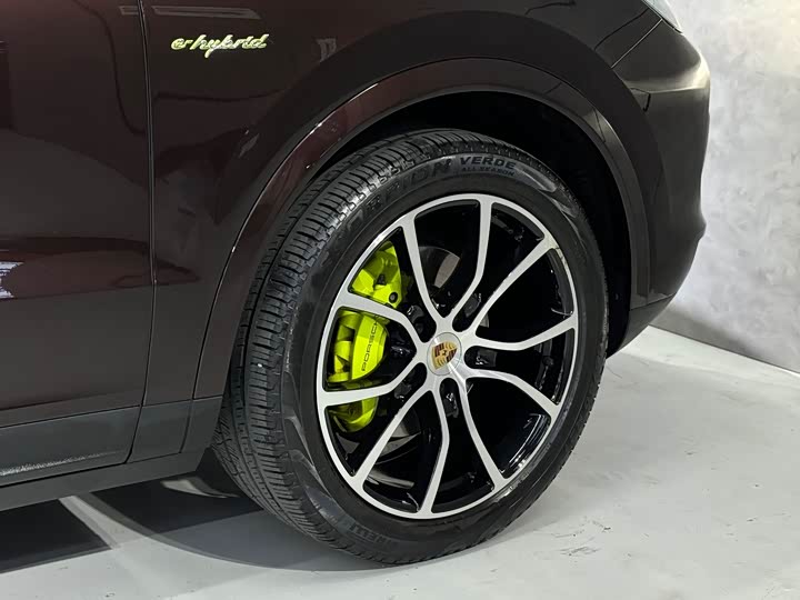 Фото 18 - Porsche Cayenne Hybrid