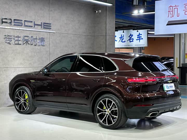 Фото 7 - Porsche Cayenne Hybrid