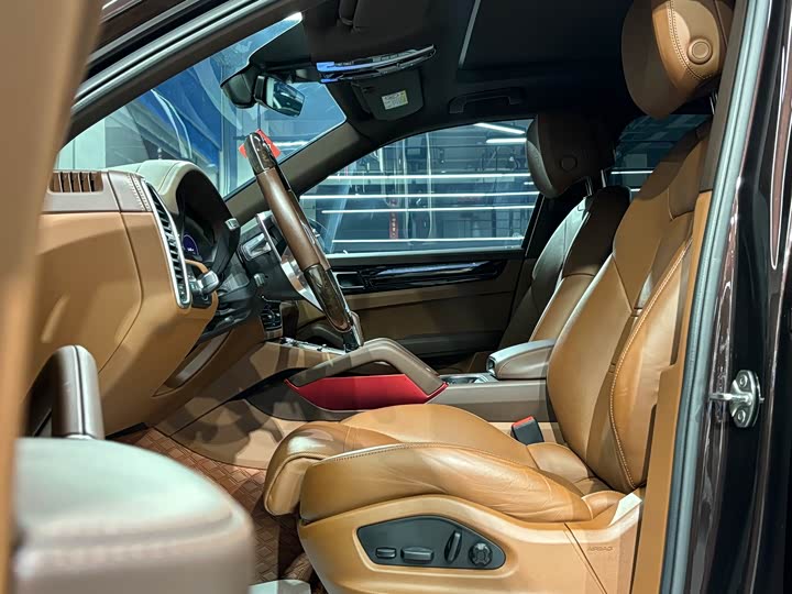 Фото 9 - Porsche Cayenne Hybrid