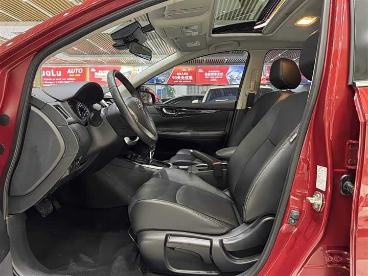 Фото 10 - Nissan Tiida