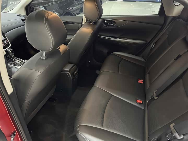 Фото 13 - Nissan Tiida