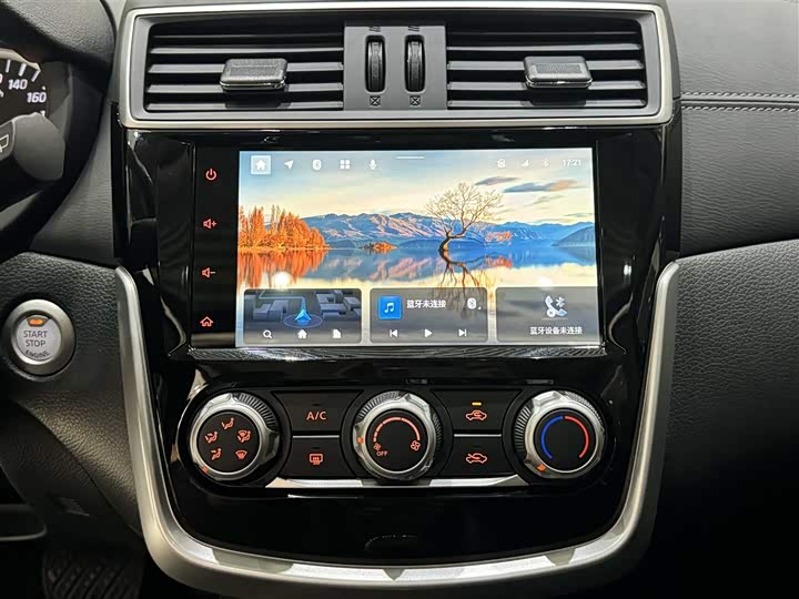 Фото 17 - Nissan Tiida