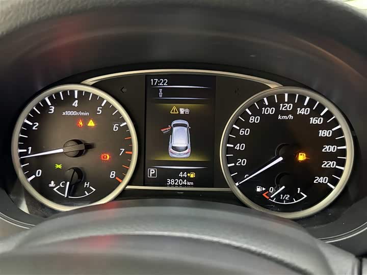 Фото 18 - Nissan Tiida