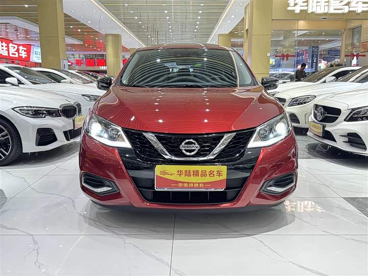 Фото 2 - Nissan Tiida