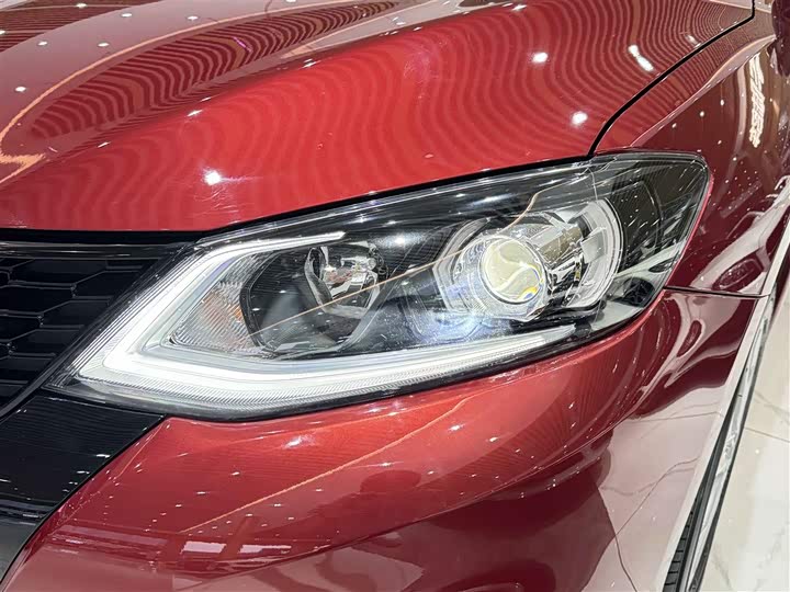 Фото 7 - Nissan Tiida