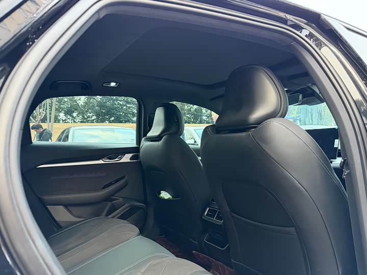 Photo 14 - Geely Preface