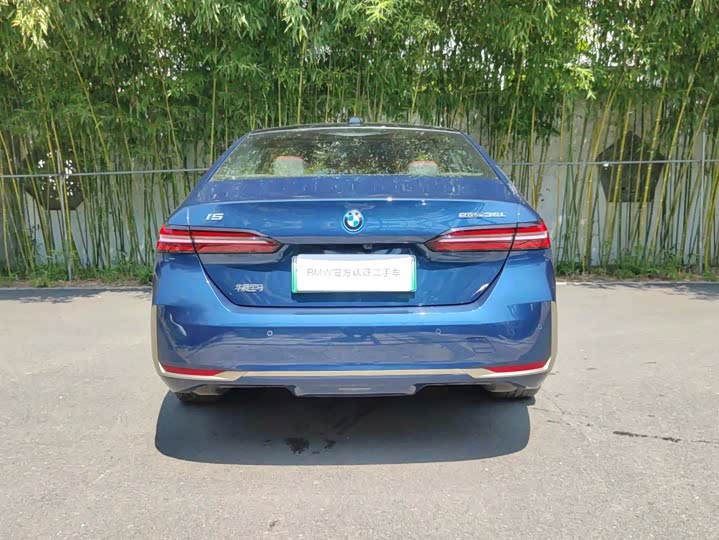 Фото 12 - BMW i5