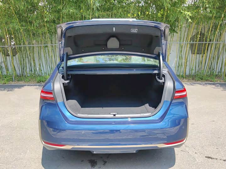 Фото 13 - BMW i5