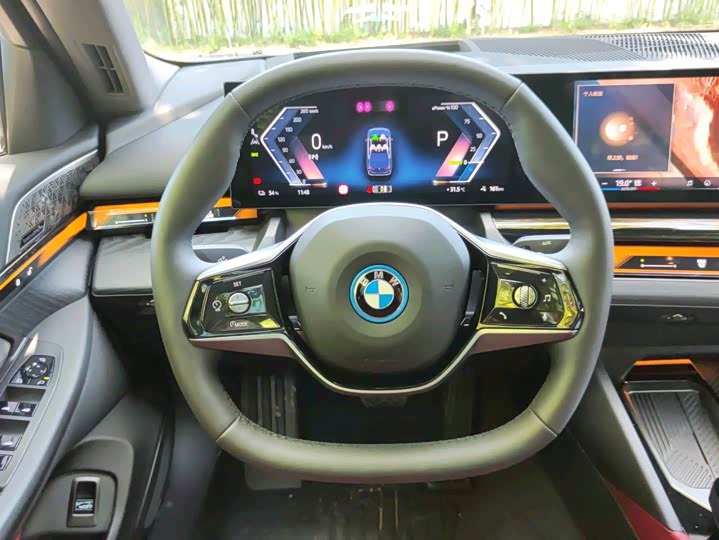 Фото 4 - BMW i5
