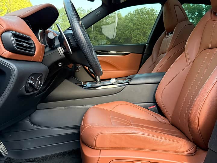 Фото 11 - Maserati Levante