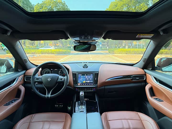 Фото 13 - Maserati Levante