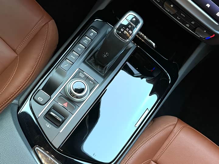 Фото 18 - Maserati Levante