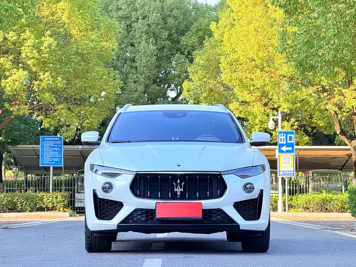 Фото 2 - Maserati Levante