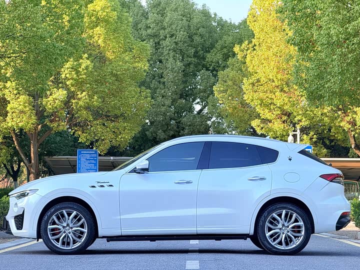 Фото 4 - Maserati Levante