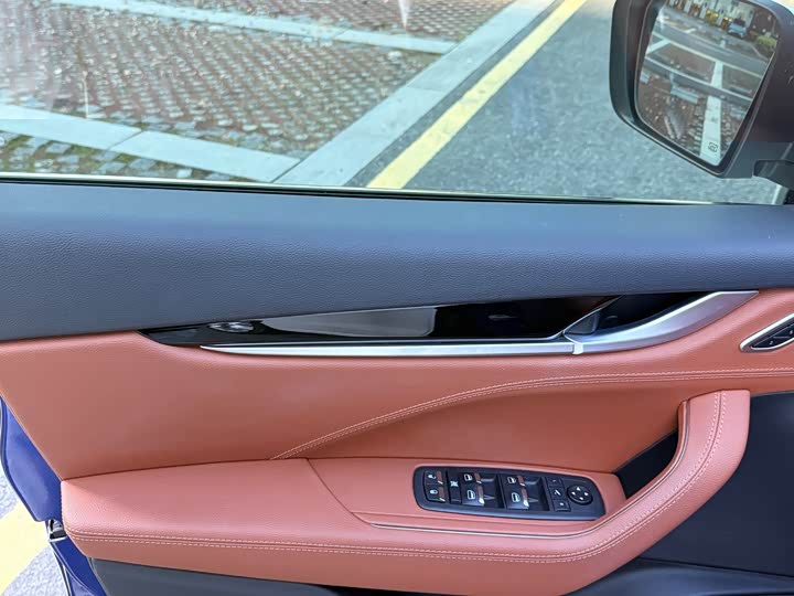 Фото 9 - Maserati Levante