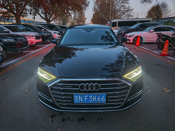Фото 2 - Audi A8
