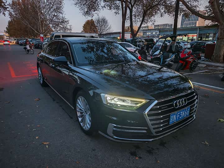 Фото 3 - Audi A8