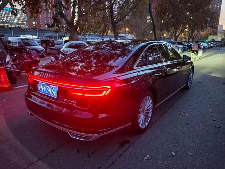 Фото 4 - Audi A8