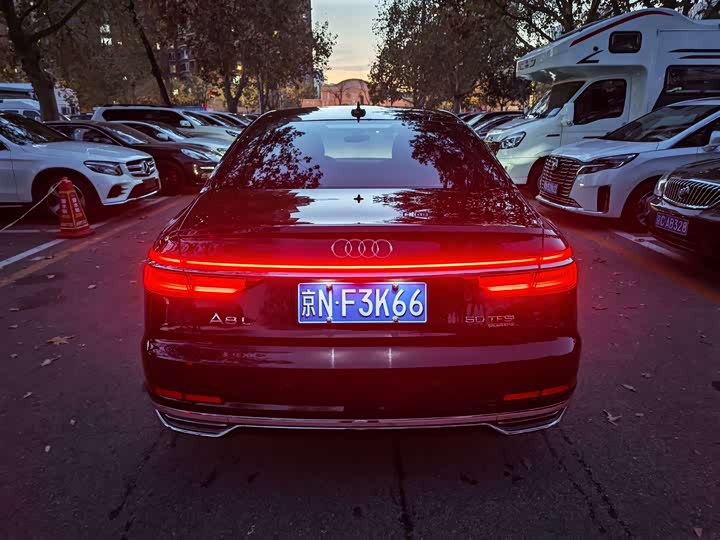 Фото 5 - Audi A8