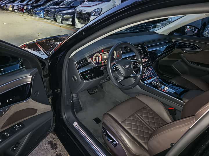 Фото 7 - Audi A8