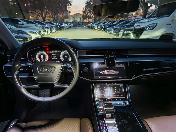 Фото 9 - Audi A8