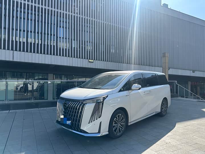 Фото 1 - GAC Trumpchi M8