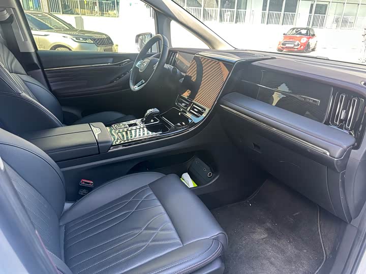 Фото 12 - GAC Trumpchi M8