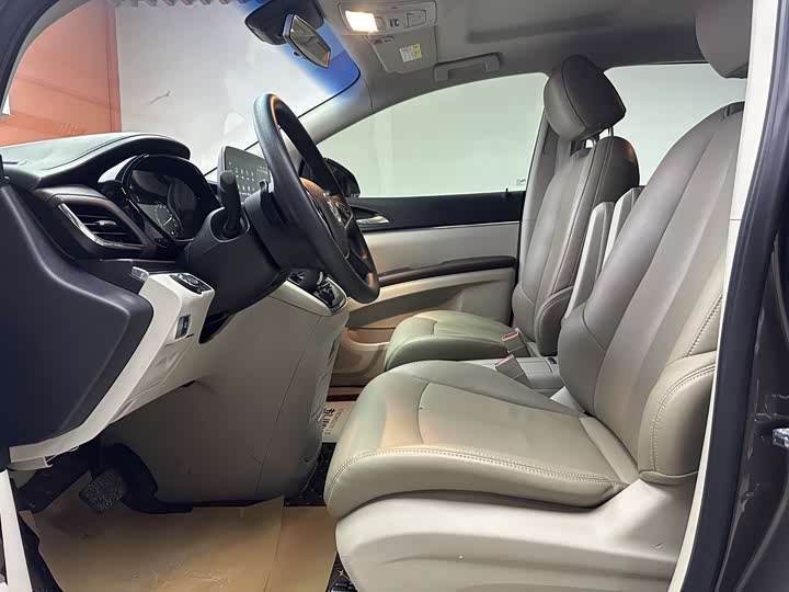 Фото 13 - Buick GL8 ES