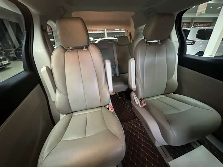 Фото 17 - Buick GL8 ES