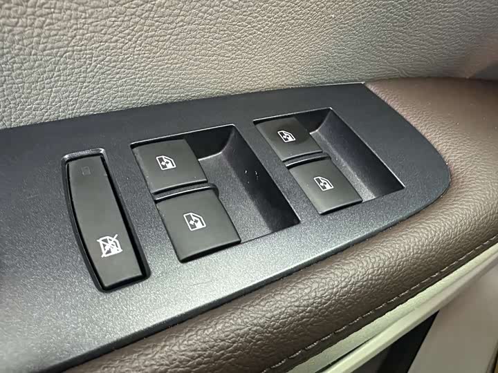 Фото 26 - Buick GL8 ES