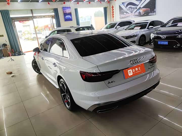 Фото 11 - Audi A4L