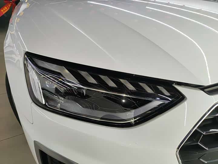 Фото 13 - Audi A4L