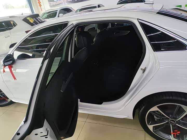 Фото 8 - Audi A4L